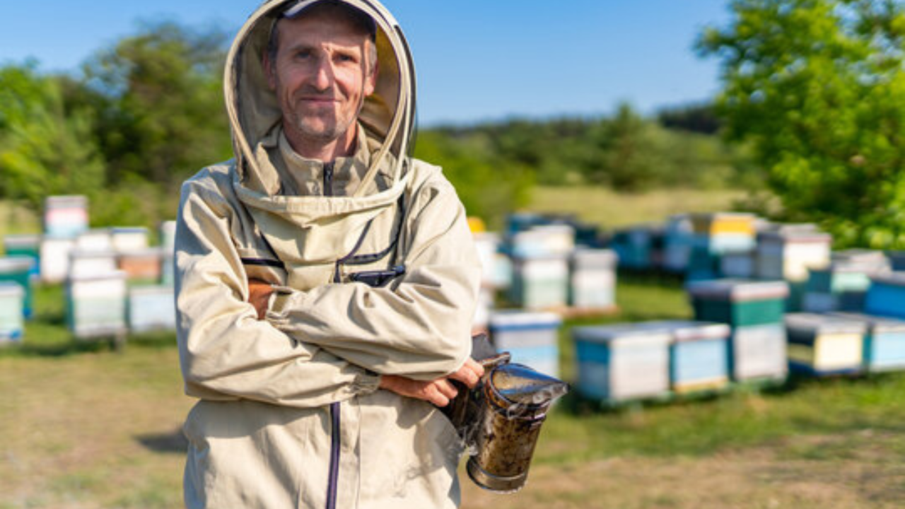 A Step-by-Step Guide to Washing Your Beekeeping Suit